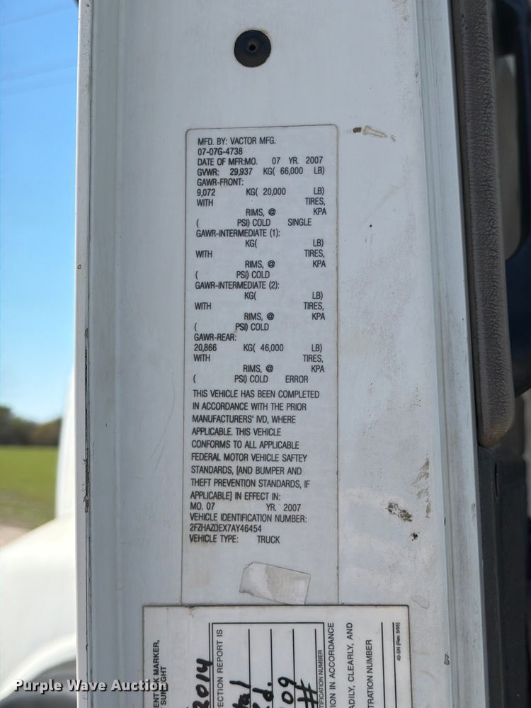 image for item ED5168 2007 Sterling L9500 truck cab and chassis