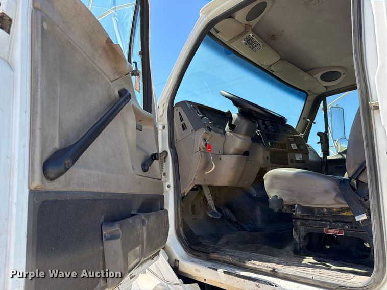 image for item ED5168 2007 Sterling L9500 truck cab and chassis