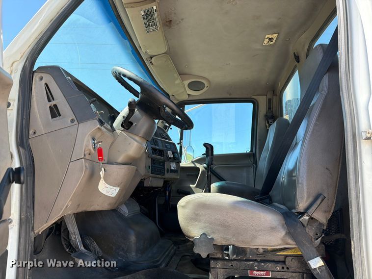 image for item ED5168 2007 Sterling L9500 truck cab and chassis