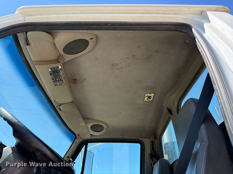 image for item ED5168 2007 Sterling L9500 truck cab and chassis