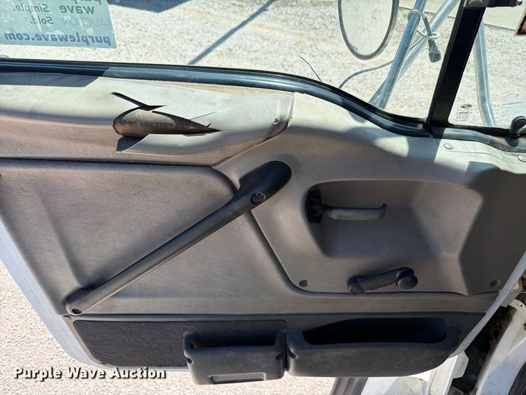 image for item ED5168 2007 Sterling L9500 truck cab and chassis