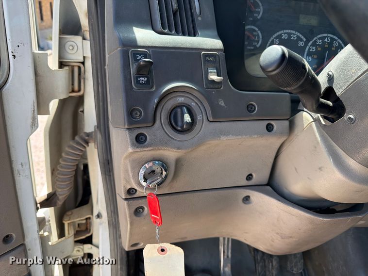 image for item ED5168 2007 Sterling L9500 truck cab and chassis