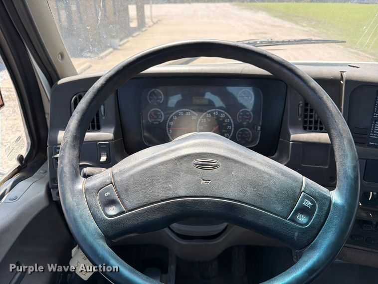 image for item ED5168 2007 Sterling L9500 truck cab and chassis