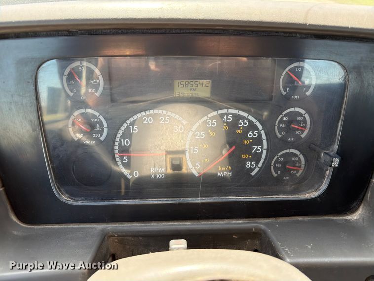 image for item ED5168 2007 Sterling L9500 truck cab and chassis