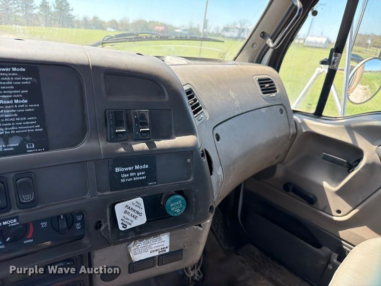 image for item ED5168 2007 Sterling L9500 truck cab and chassis