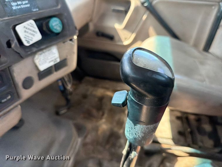 image for item ED5168 2007 Sterling L9500 truck cab and chassis