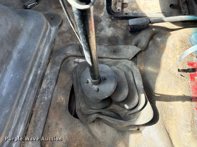 image for item ED5168 2007 Sterling L9500 truck cab and chassis