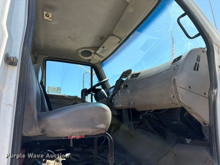 image for item ED5168 2007 Sterling L9500 truck cab and chassis