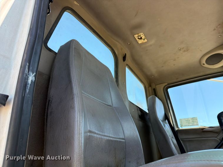 image for item ED5168 2007 Sterling L9500 truck cab and chassis