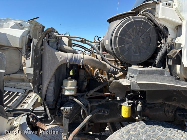 image for item ED5168 2007 Sterling L9500 truck cab and chassis