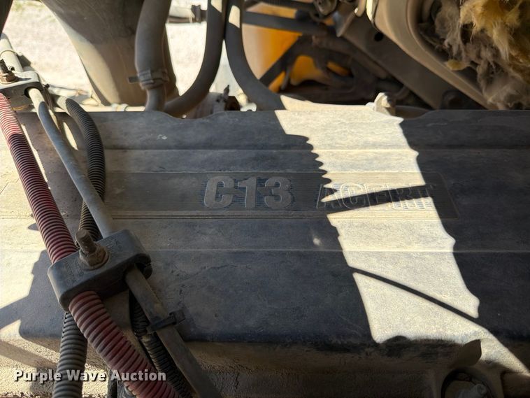 image for item ED5168 2007 Sterling L9500 truck cab and chassis