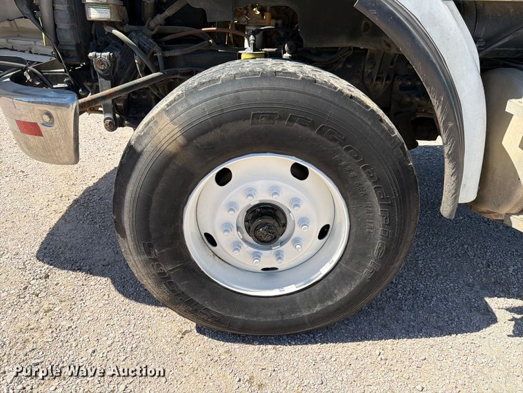 image for item ED5168 2007 Sterling L9500 truck cab and chassis