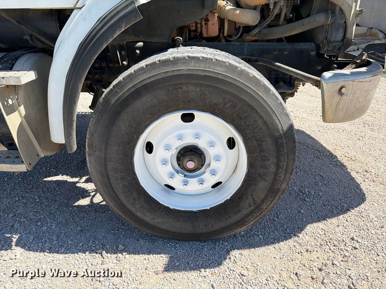 image for item ED5168 2007 Sterling L9500 truck cab and chassis