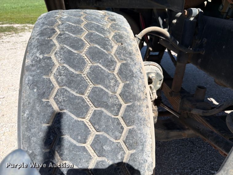 image for item ED5168 2007 Sterling L9500 truck cab and chassis