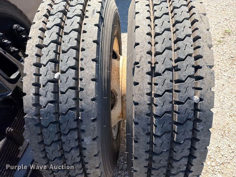 image for item ED5168 2007 Sterling L9500 truck cab and chassis