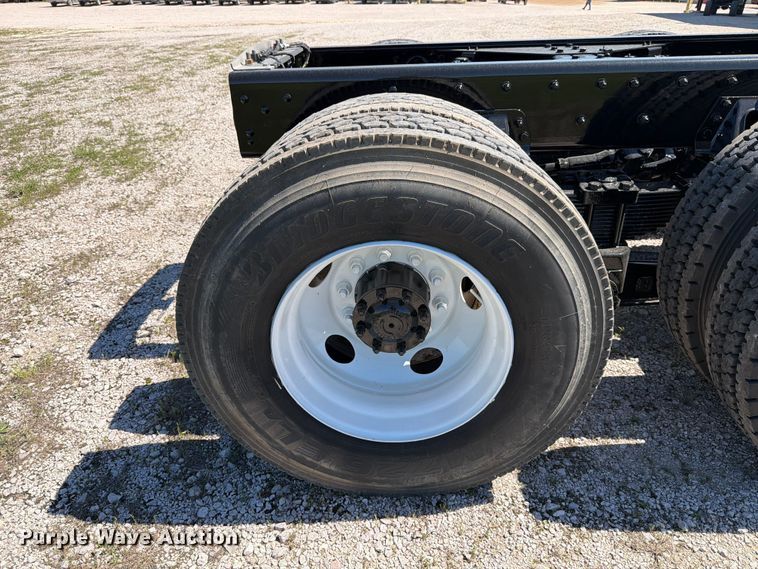 image for item ED5168 2007 Sterling L9500 truck cab and chassis