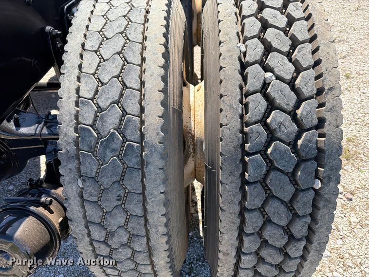 image for item ED5168 2007 Sterling L9500 truck cab and chassis