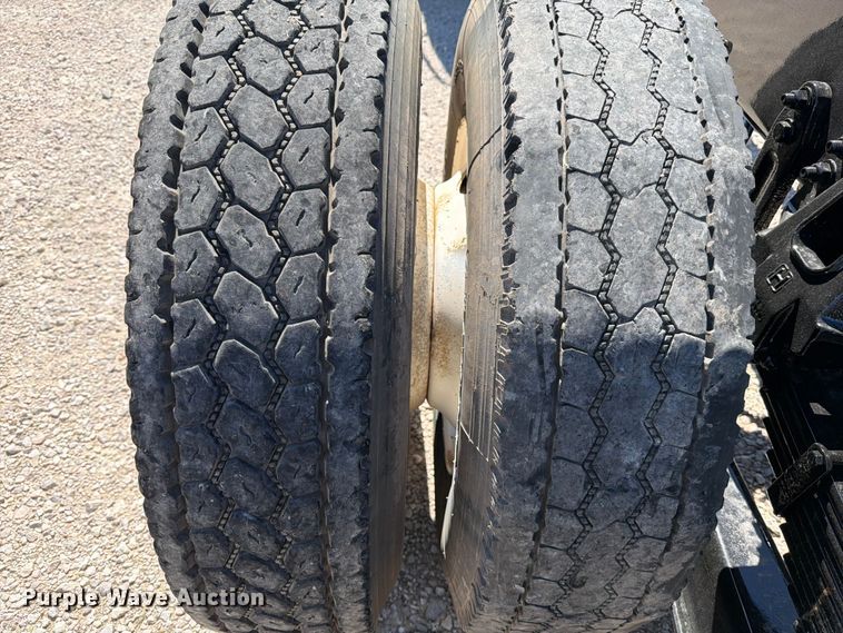 image for item ED5168 2007 Sterling L9500 truck cab and chassis