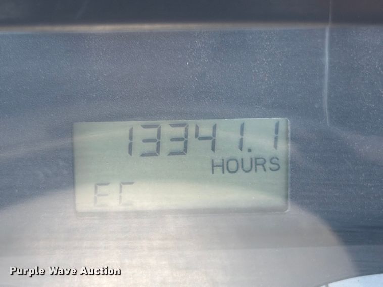 image for item ED5168 2007 Sterling L9500 truck cab and chassis