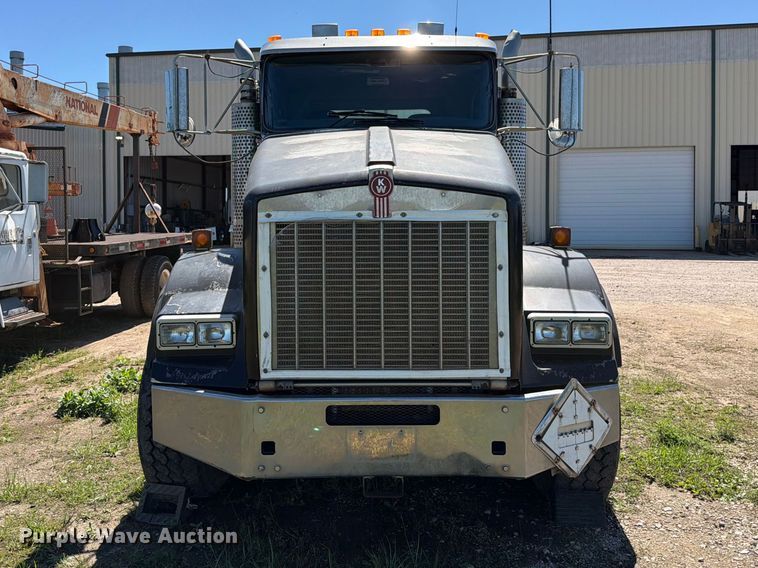 image for item ED5170 2007 Kenworth T800 truck cab and chassis