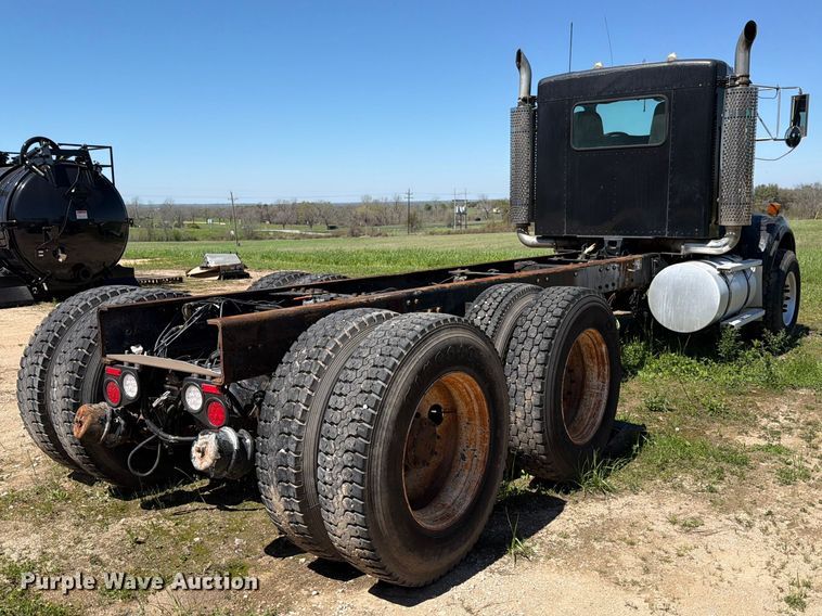 image for item ED5170 2007 Kenworth T800 truck cab and chassis