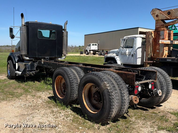 image for item ED5170 2007 Kenworth T800 truck cab and chassis