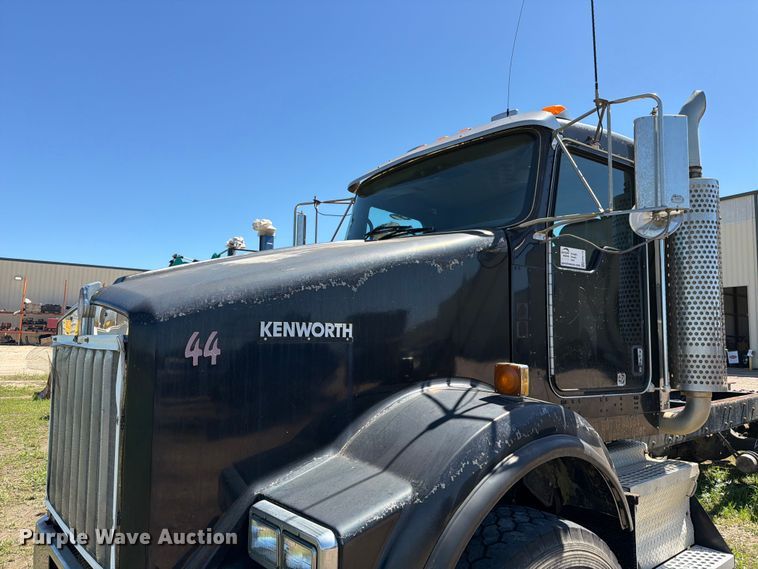 image for item ED5170 2007 Kenworth T800 truck cab and chassis
