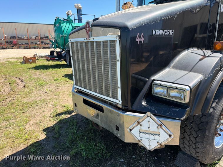 image for item ED5170 2007 Kenworth T800 truck cab and chassis