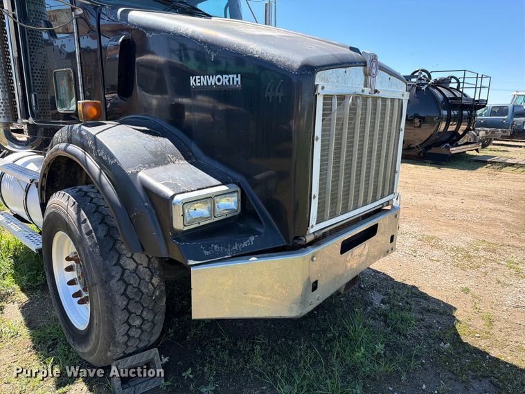 image for item ED5170 2007 Kenworth T800 truck cab and chassis