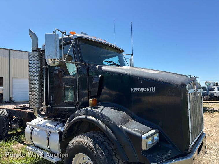 image for item ED5170 2007 Kenworth T800 truck cab and chassis