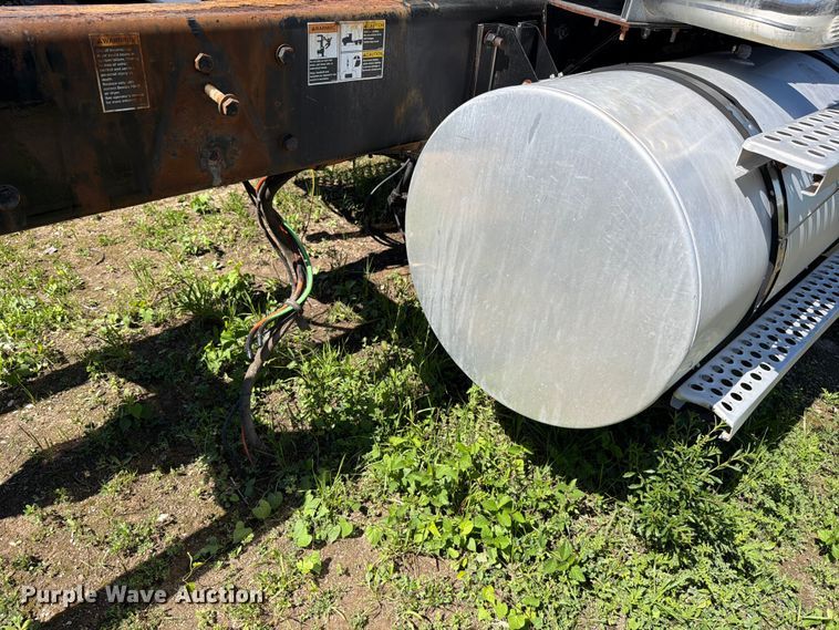 image for item ED5170 2007 Kenworth T800 truck cab and chassis