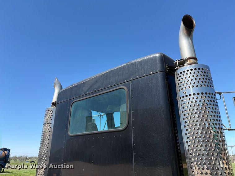 image for item ED5170 2007 Kenworth T800 truck cab and chassis