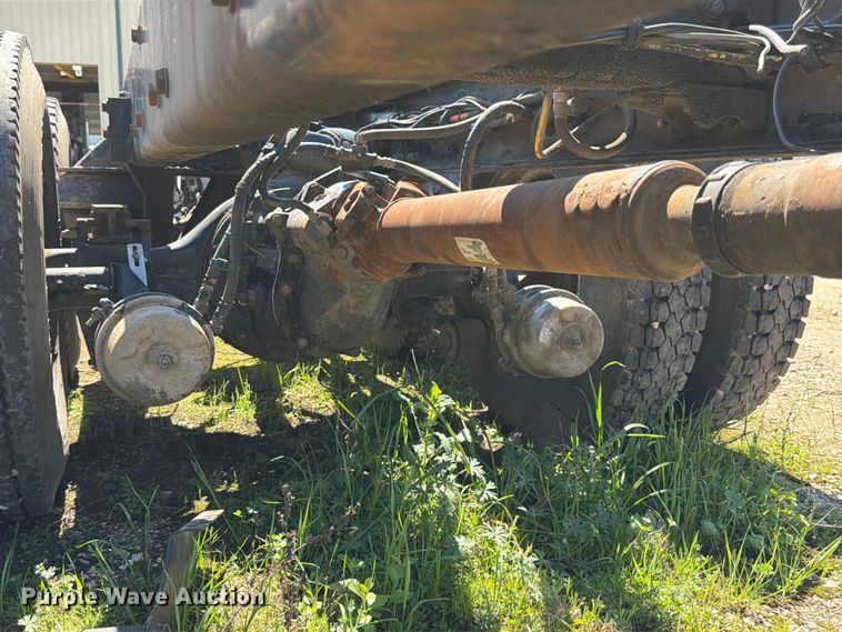 image for item ED5170 2007 Kenworth T800 truck cab and chassis