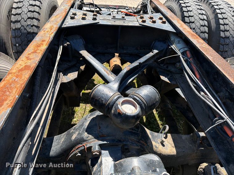 image for item ED5170 2007 Kenworth T800 truck cab and chassis