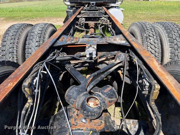 image for item ED5170 2007 Kenworth T800 truck cab and chassis