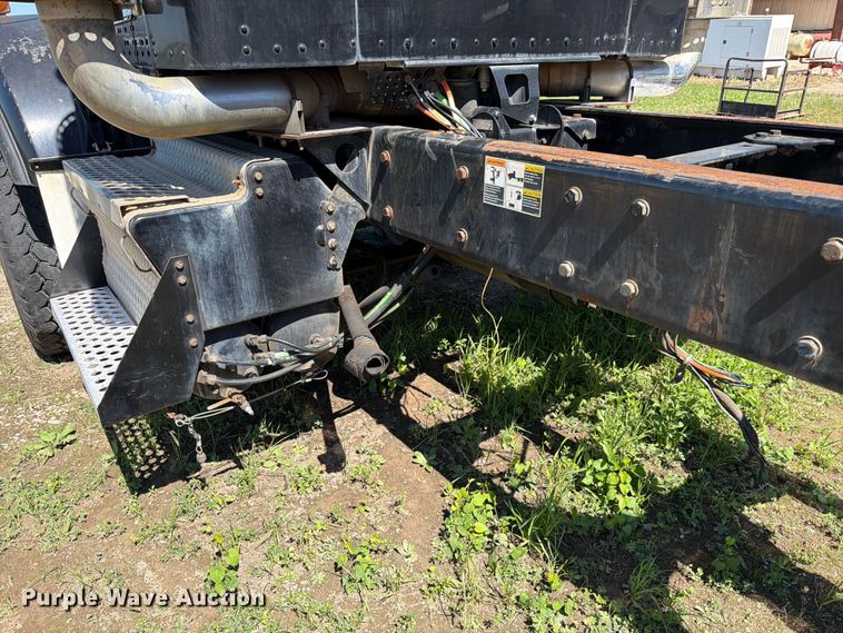 image for item ED5170 2007 Kenworth T800 truck cab and chassis