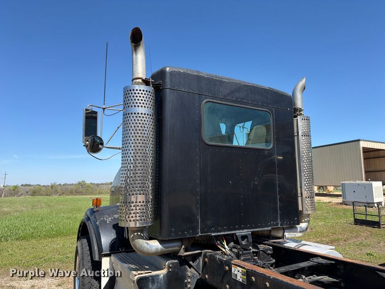 image for item ED5170 2007 Kenworth T800 truck cab and chassis