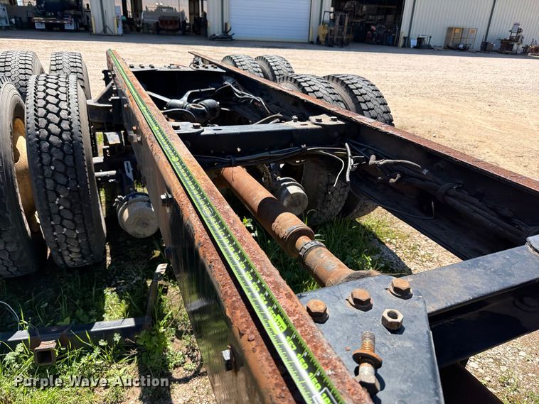 image for item ED5170 2007 Kenworth T800 truck cab and chassis