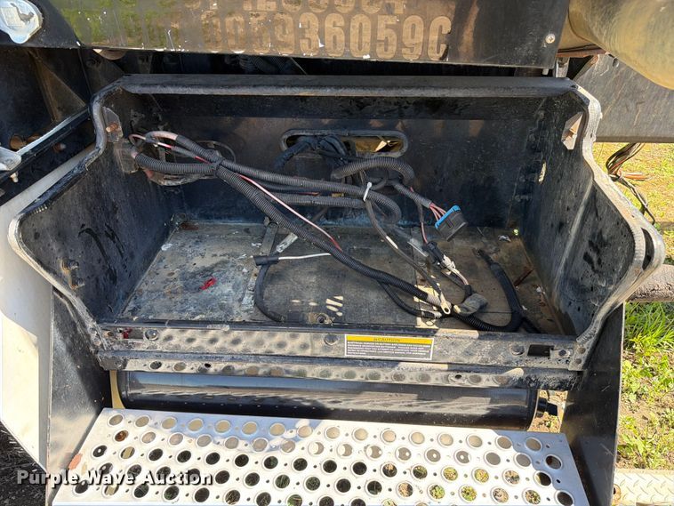 image for item ED5170 2007 Kenworth T800 truck cab and chassis