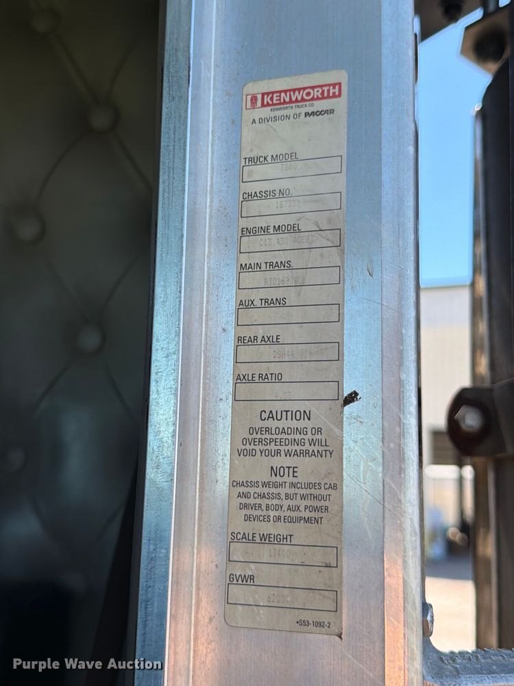 image for item ED5170 2007 Kenworth T800 truck cab and chassis