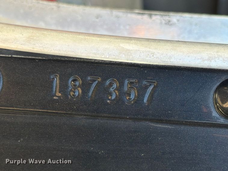 image for item ED5170 2007 Kenworth T800 truck cab and chassis