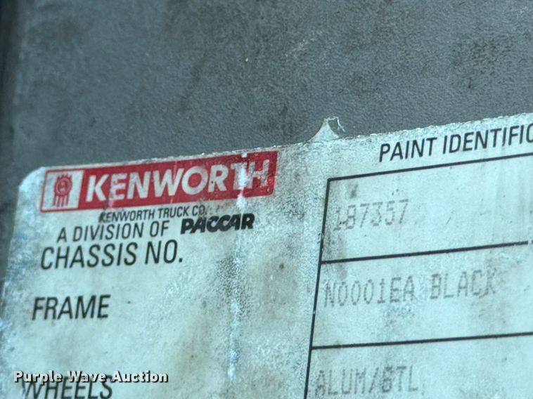 image for item ED5170 2007 Kenworth T800 truck cab and chassis