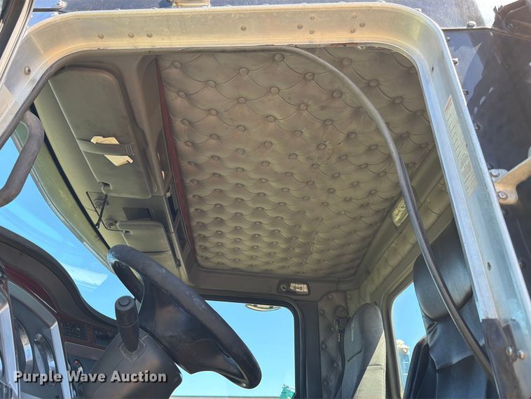 image for item ED5170 2007 Kenworth T800 truck cab and chassis