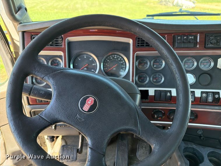 image for item ED5170 2007 Kenworth T800 truck cab and chassis