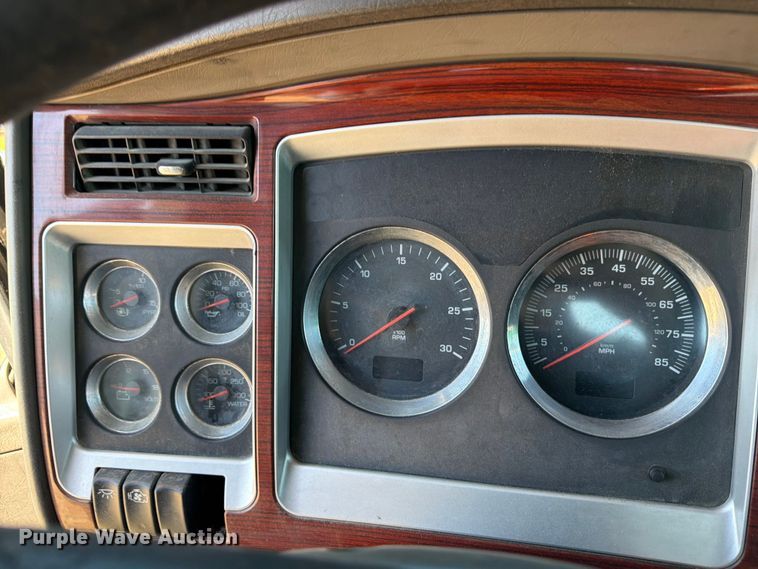 image for item ED5170 2007 Kenworth T800 truck cab and chassis