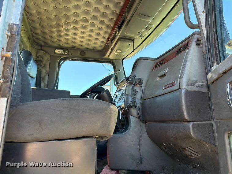 image for item ED5170 2007 Kenworth T800 truck cab and chassis