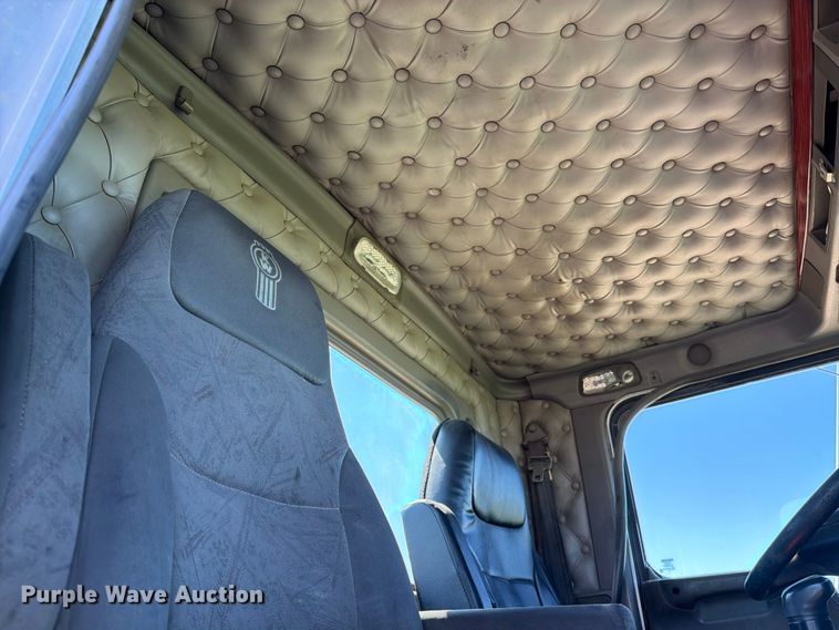 image for item ED5170 2007 Kenworth T800 truck cab and chassis