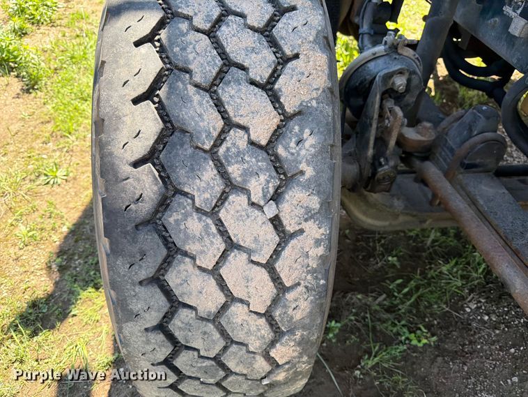 image for item ED5170 2007 Kenworth T800 truck cab and chassis