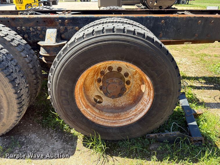 image for item ED5170 2007 Kenworth T800 truck cab and chassis