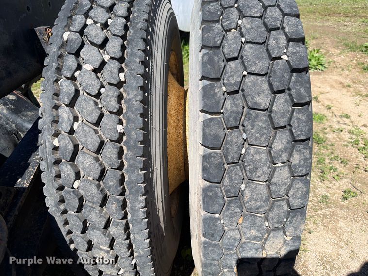 image for item ED5170 2007 Kenworth T800 truck cab and chassis